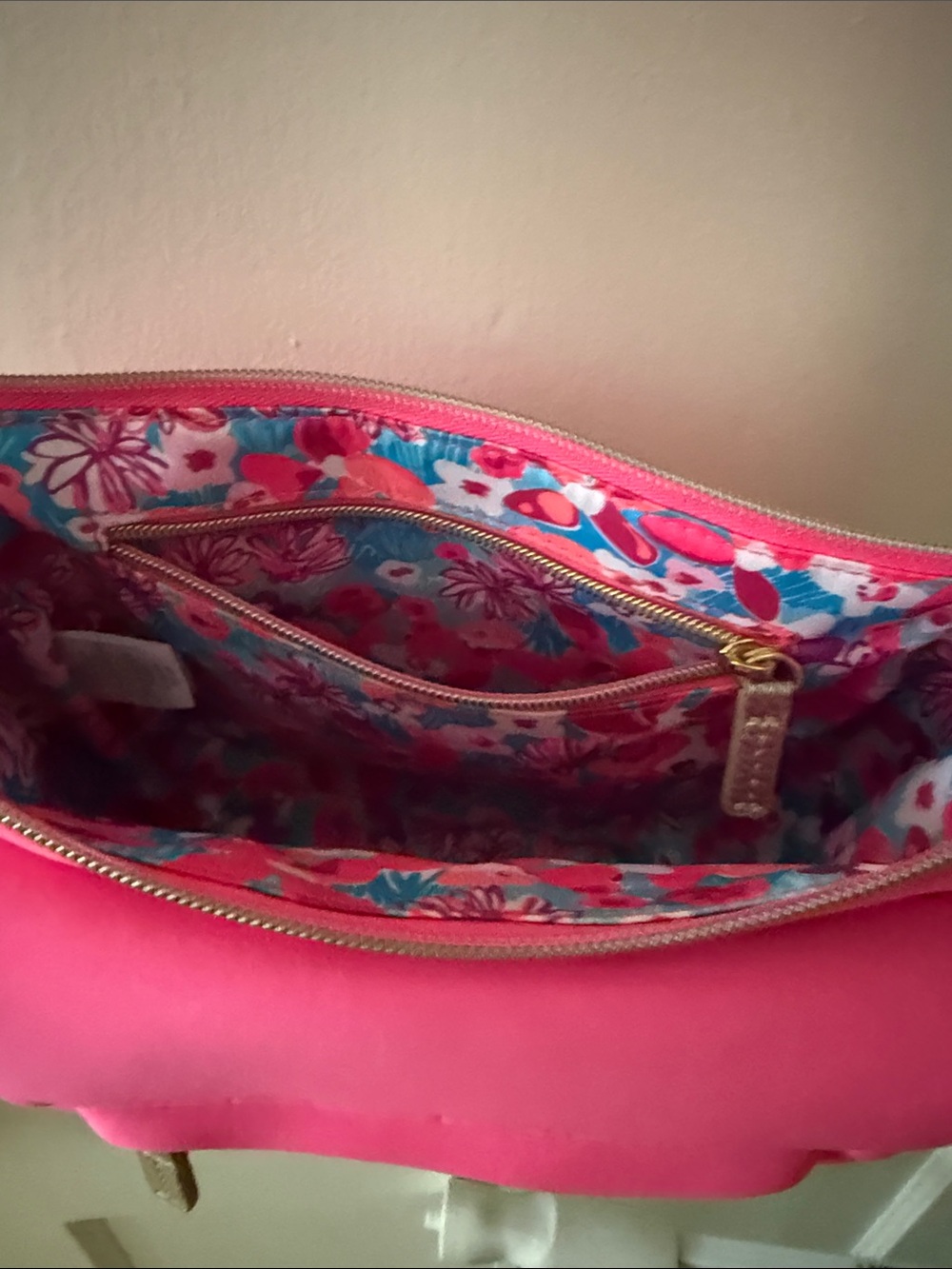 Lilly Pulitzer Hot Pink Crossbody Bag with Floral Lining - Picture 4 of 8